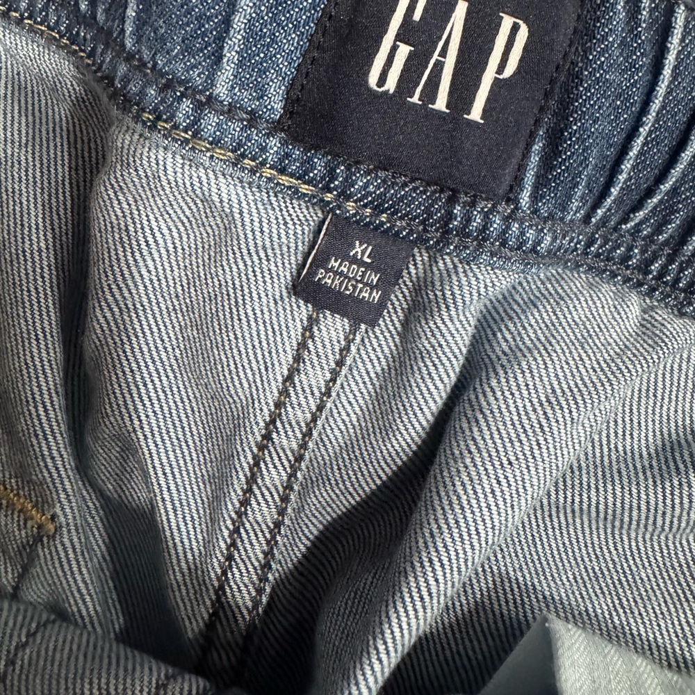 Gap Low Slung UltraSoft Relaxed Crop Jeans - Picture 5 of 10